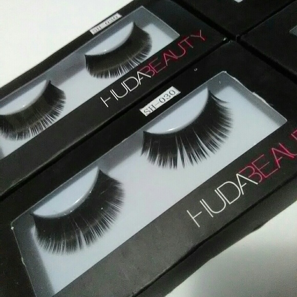 4 Pack New Reusable Natural False Eyelashes + 2 - Picture 3 of 5